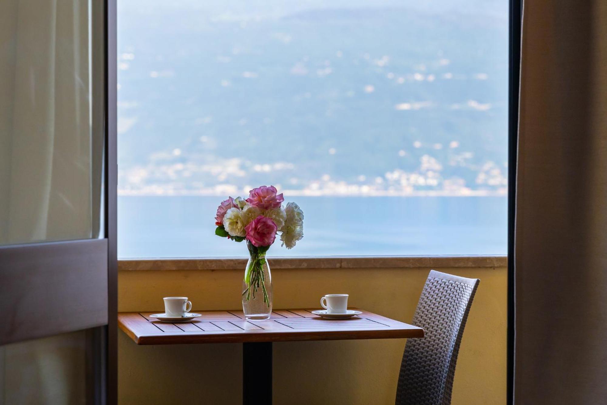 Hotel Meandro - Lake View Gargnano Δωμάτιο φωτογραφία