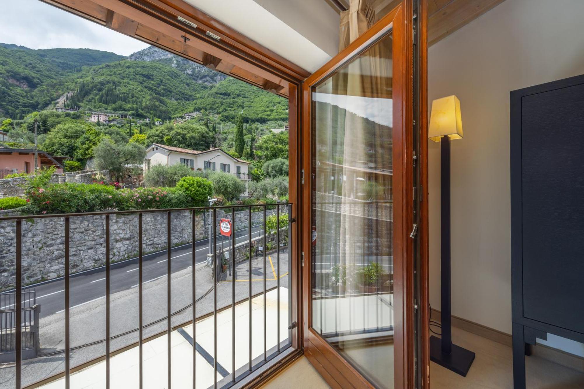 Hotel Meandro - Lake View Gargnano Δωμάτιο φωτογραφία